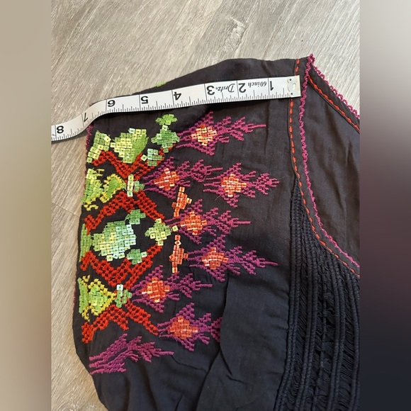 Anthropologie Floreat Boho dark gray embroidered short sleeve - Picture 9 of 9